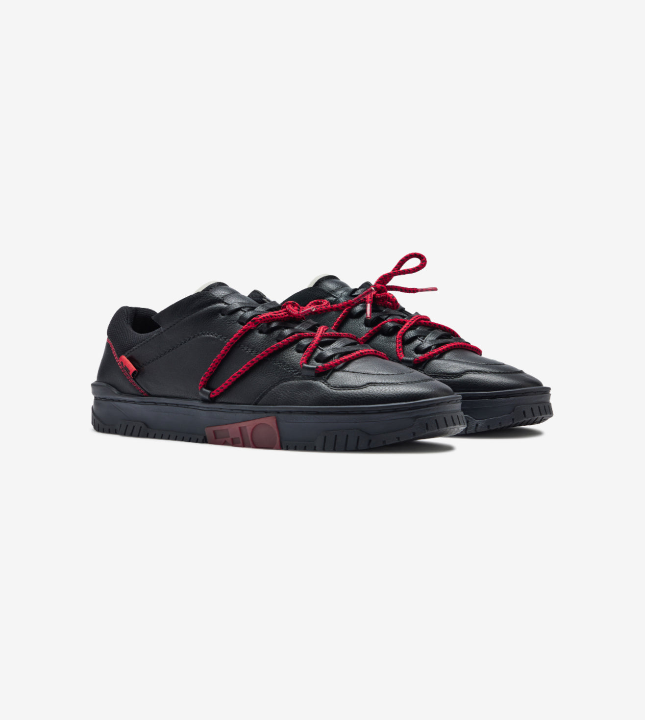 702 black & red low-top sneaker - 7-10.in