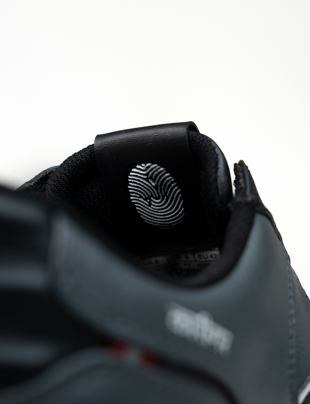 777 Karigar Bombay Black - 7-10.in