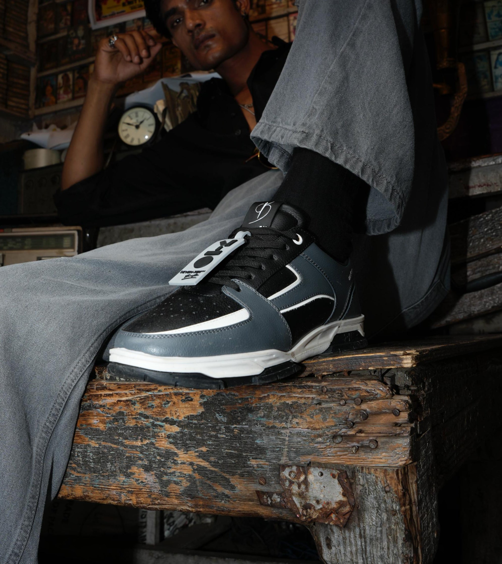 777 Karigar Bombay Black - 7-10.in