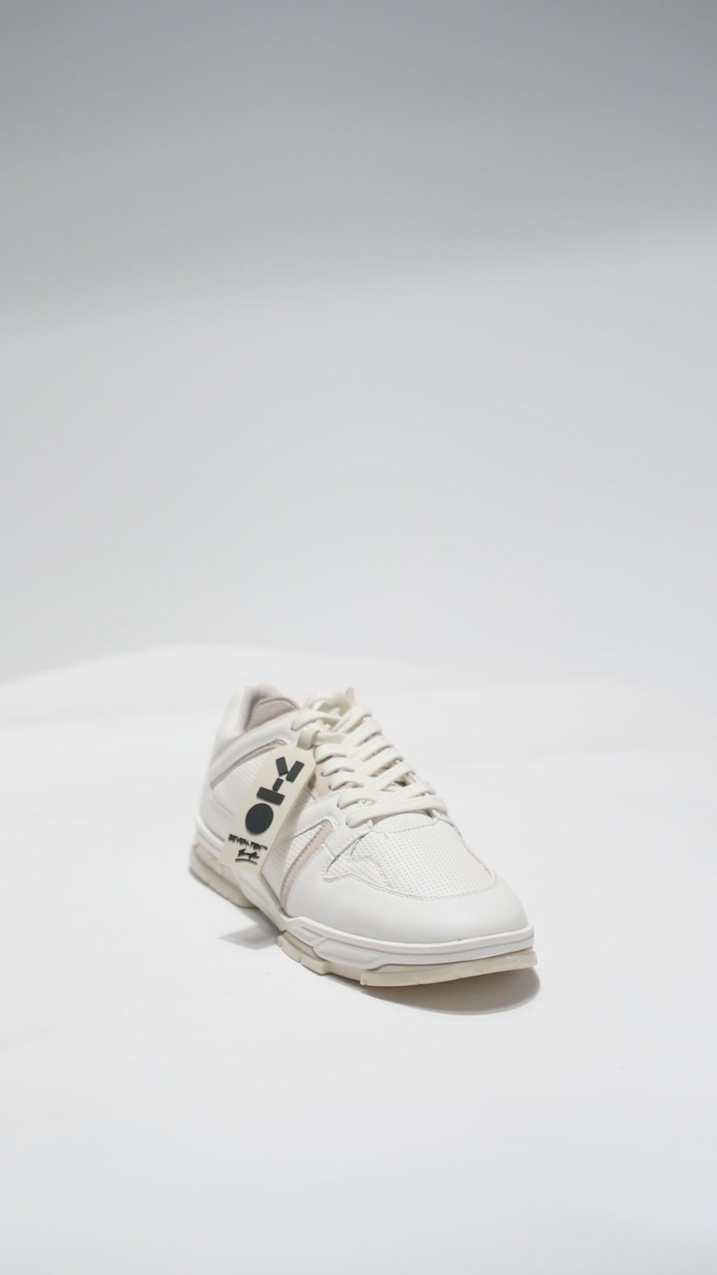 731 Latte Beige & White Low-Top Sneakers